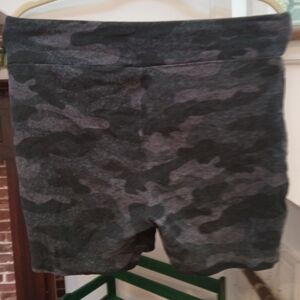 LuLaRoe Multicolor Logo Tag